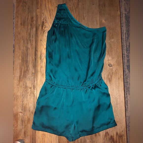 The limited size medium one sleeve romper - Picture 5 of 6